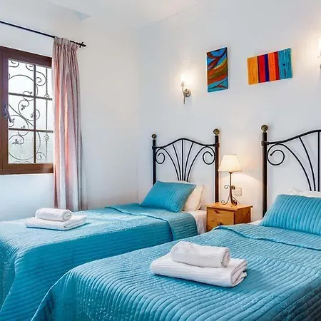 Playa Blanca Sleeps 8 Pool Wifi