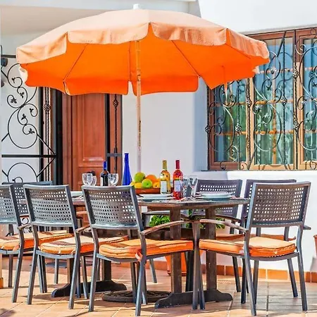 Playa Blanca Sleeps 8 Pool Wifi Villa