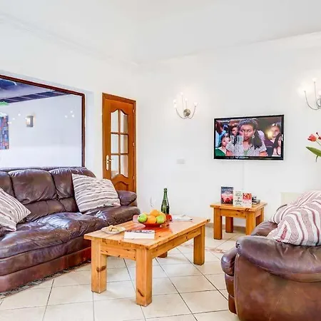 Villa Playa Blanca Sleeps 8 Pool Wifi *