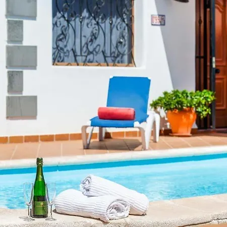 Playa Blanca Sleeps 8 Pool Wifi Villa
